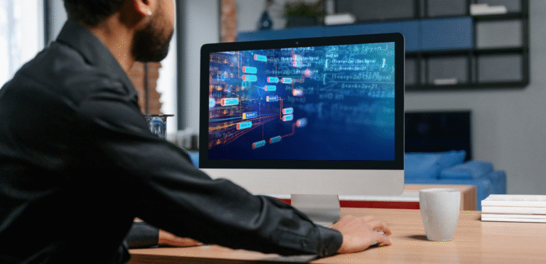 Inżynier sztucznej inteligencji pracujący przy komputerze – rozwój kariery od programisty do eksperta AI w branży IT.